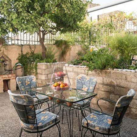 Maisonette With Garden In The Heart Of The Historical Kalamata Center 外观 照片