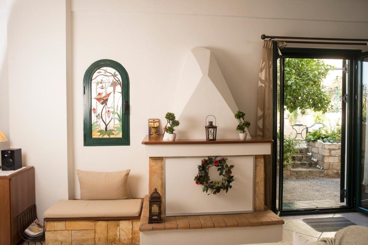 Maisonette With Garden In The Heart Of The Historical Kalamata Center 外观 照片