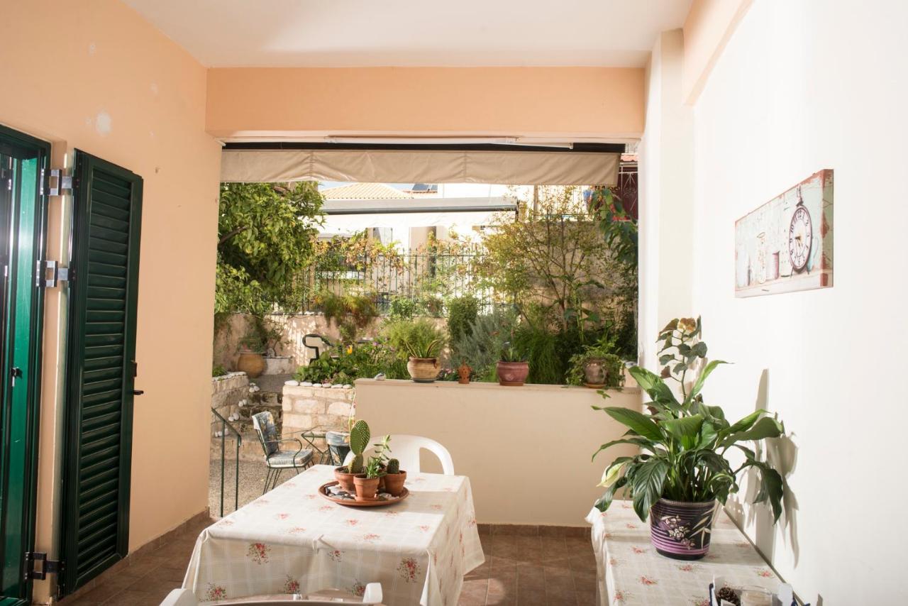 Maisonette With Garden In The Heart Of The Historical Kalamata Center 外观 照片